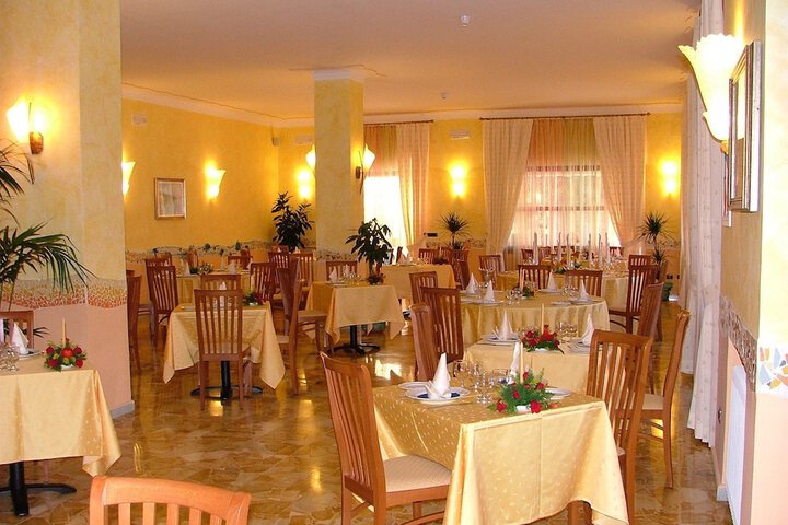 Dining 25 of 63