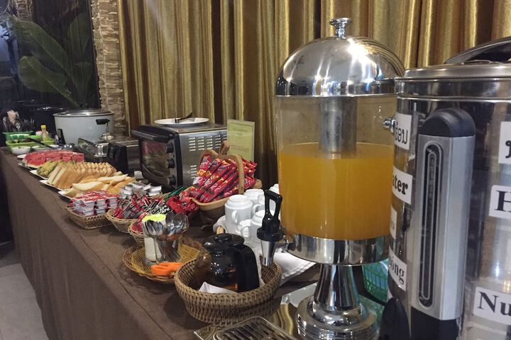 Breakfast/Coffee Service 12 of 40