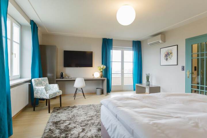 Room 3 of 33