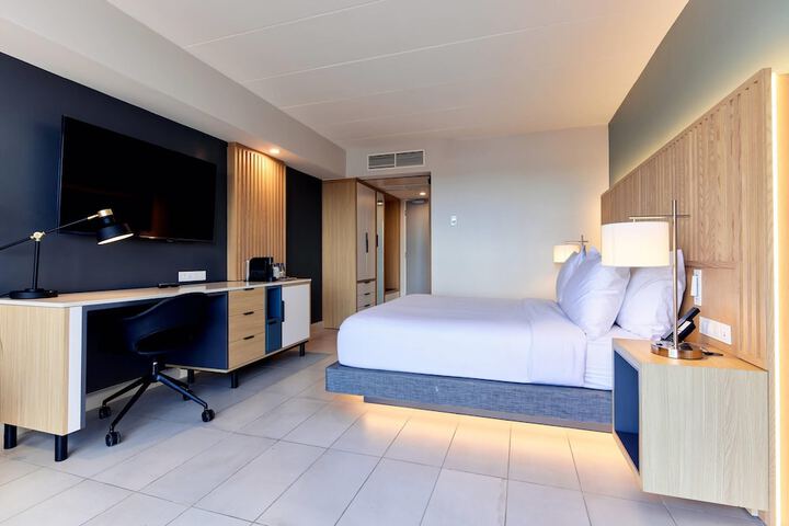 Room 16 of 69