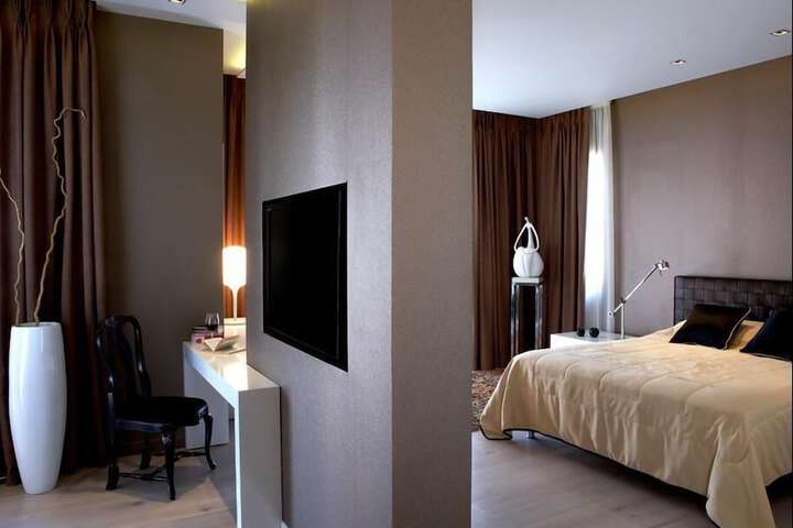 Room 31 of 185