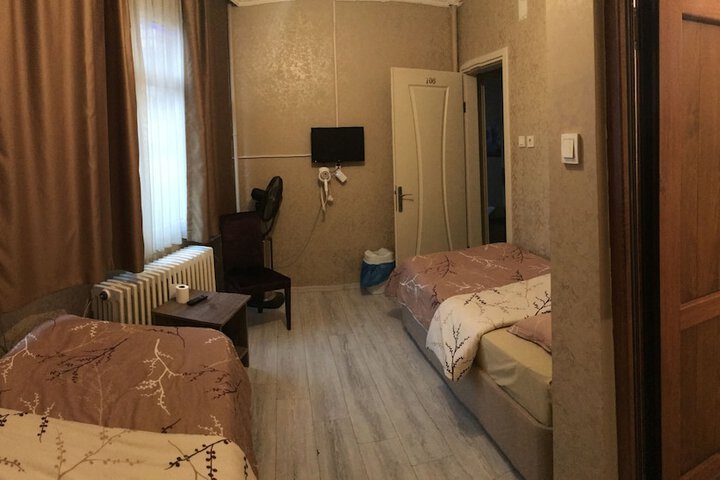 Room 13 of 22