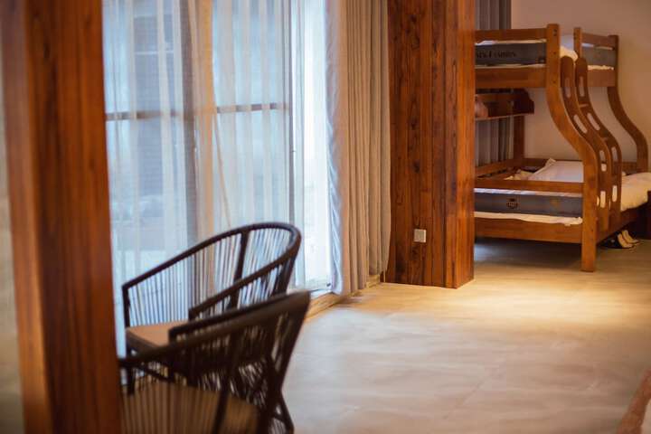 Room 16 of 121