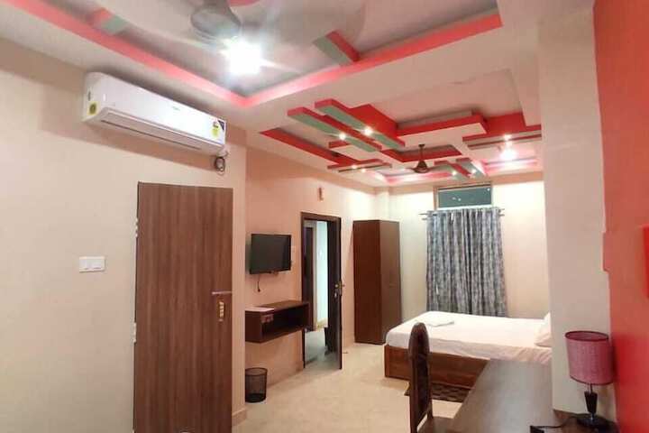 Room 4 of 28