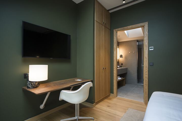 Room 19 of 90