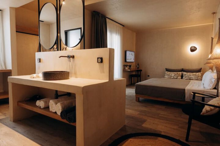 Room 43 of 57