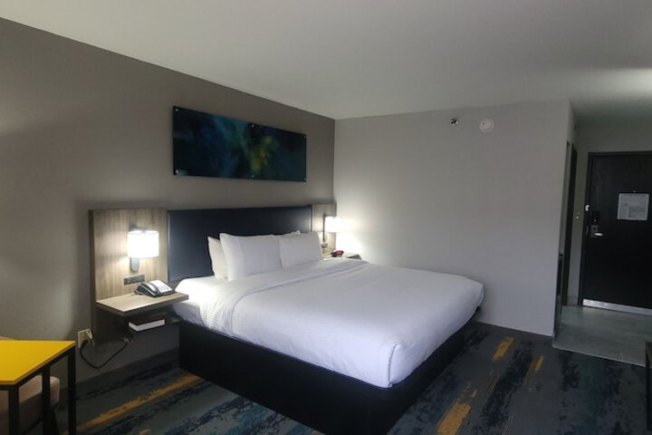 1 King Bed Accessible (35 of 45)