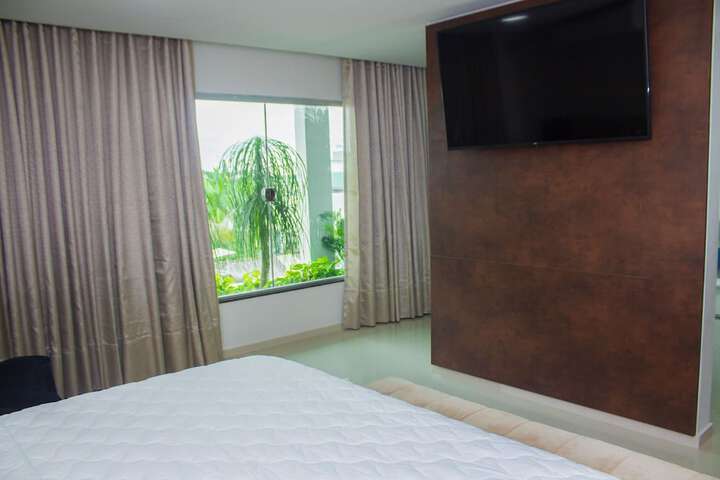 Room 11 of 34