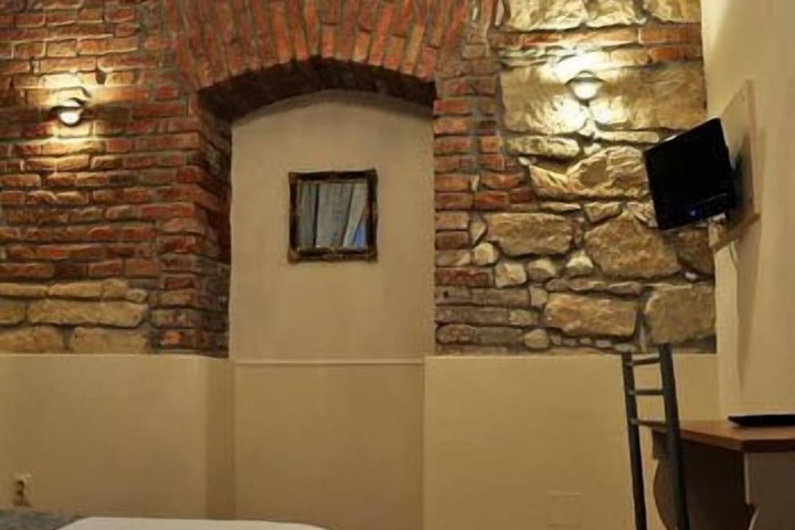 Room 12 of 120
