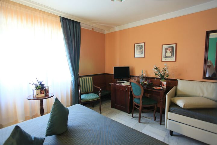 Room 13 of 133