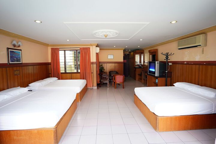 Room 7 of 28