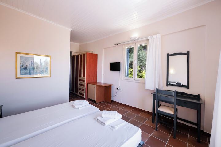 Room 15 of 76