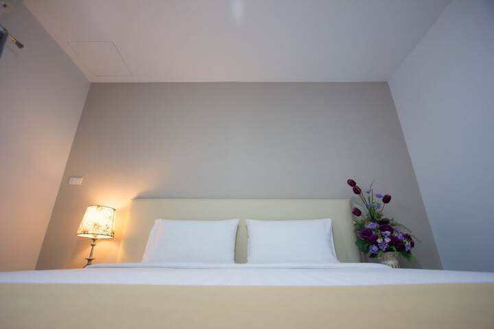 Room 5 of 32
