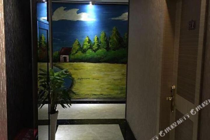 Junyue Business Theme Hotel