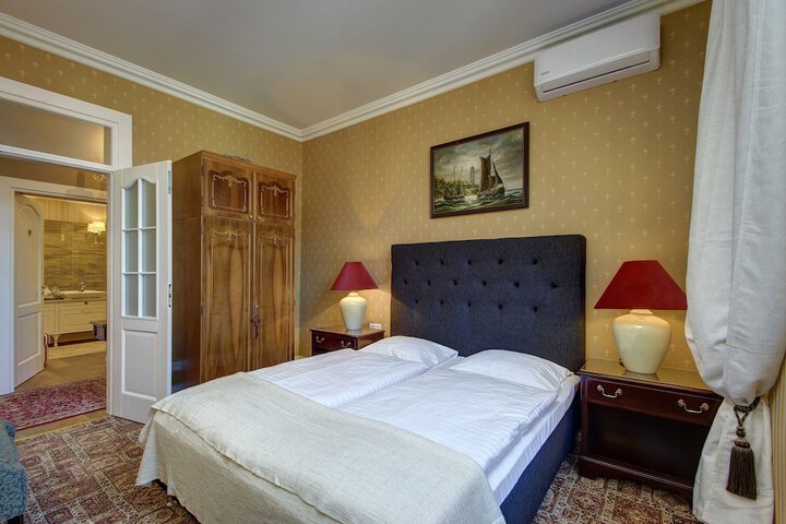 Room 5 of 30