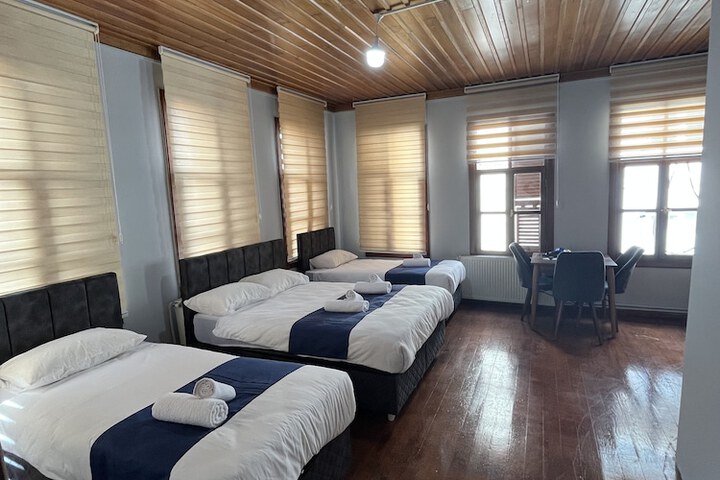 Room 9 of 13