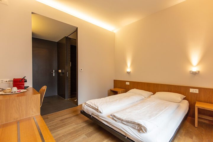 Room 16 of 53