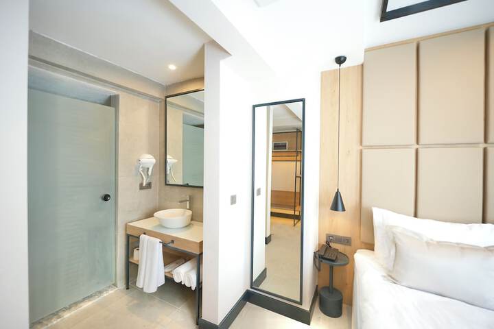 Room 7 of 27