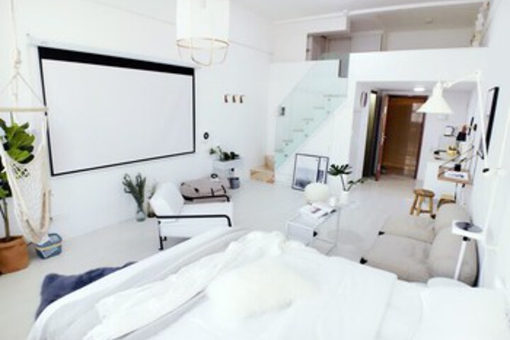 Room 53 of 60