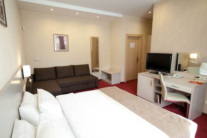 Room 15 of 38