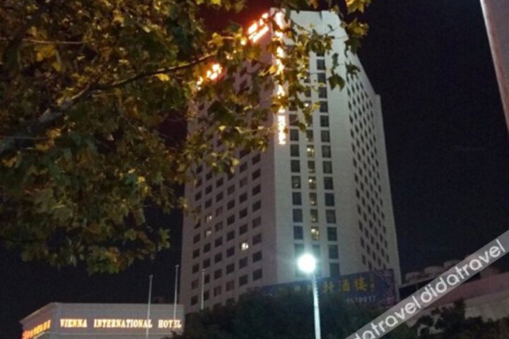 Vienna International Hotel (Shanghai Railway Station Longmen)