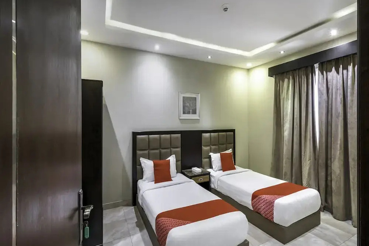 Room 4 of 16