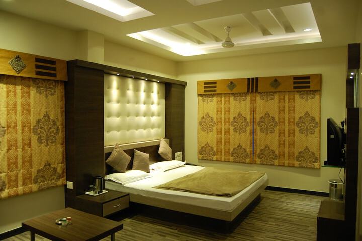 Room 10 of 34