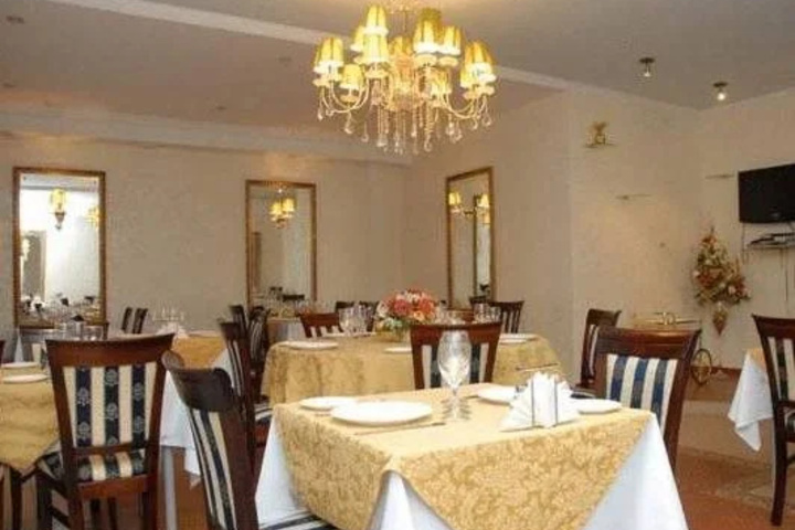 Dining 10 of 11