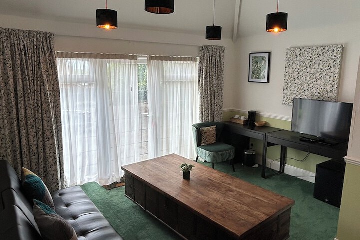 Room 32 of 60