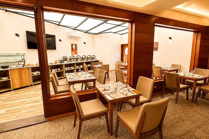 Dining 58 of 64