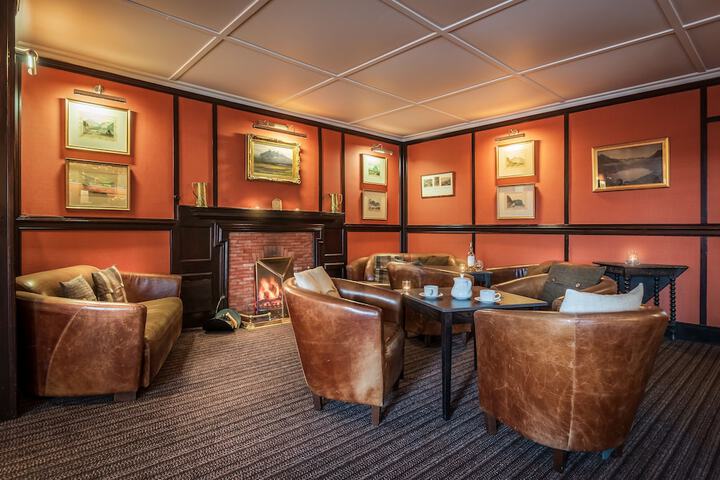 Lounge 104 of 117