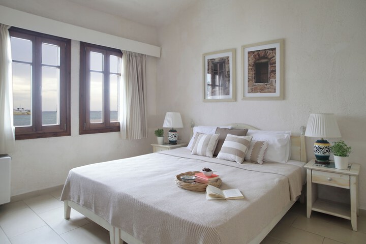 Room 21 of 102
