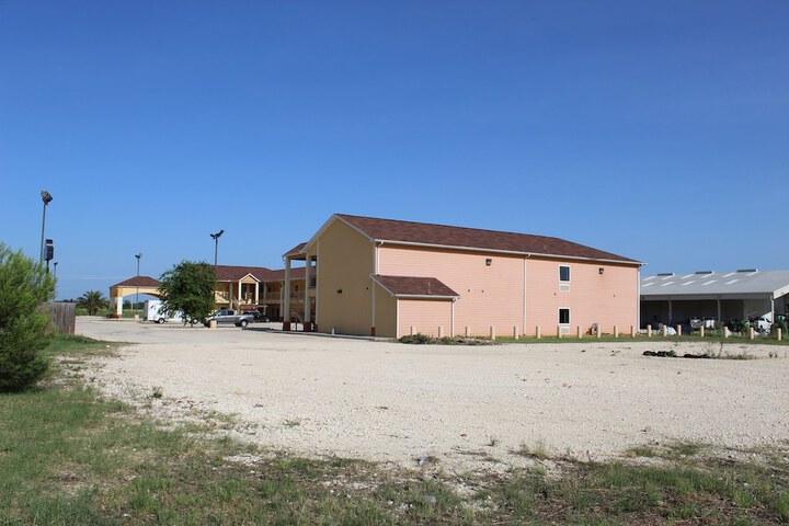 Property Grounds 23 of 35