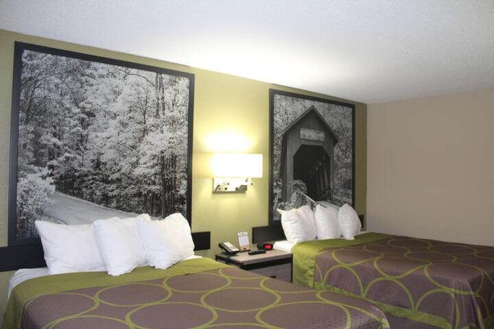 2 Queen Beds First Floor (15 of 17)