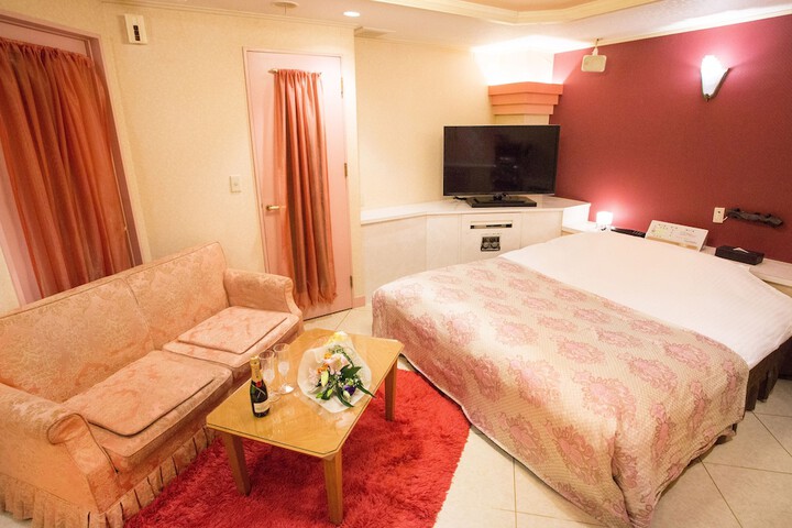 Room 2 of 6