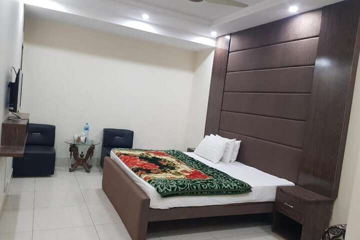 Room 4 of 14