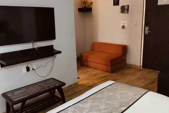 Room 11 of 17
