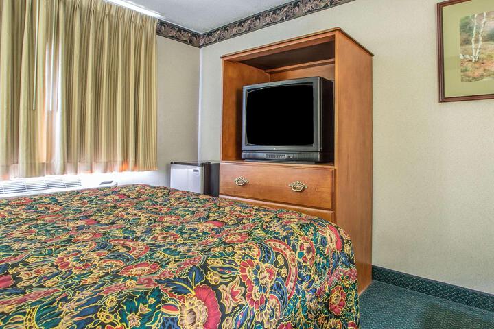 1 Queen Bed (18 of 21)