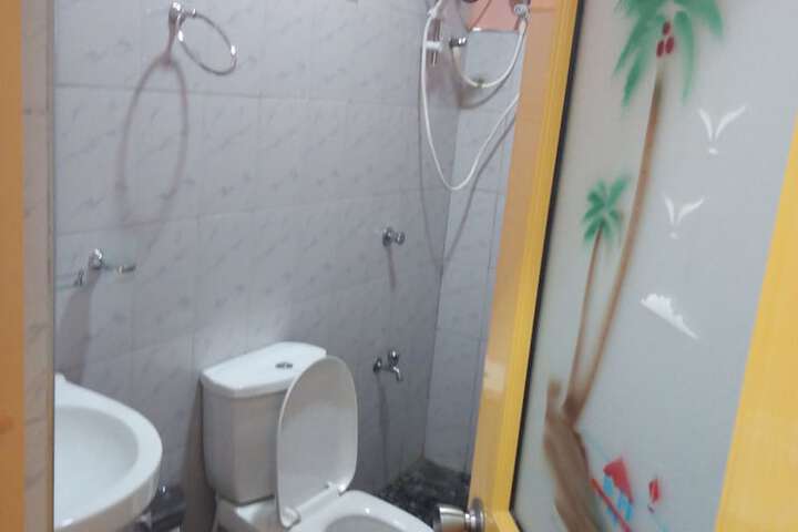 Room 4 of 30