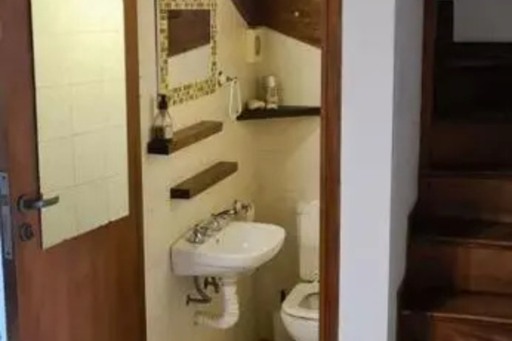 Room 8 of 17