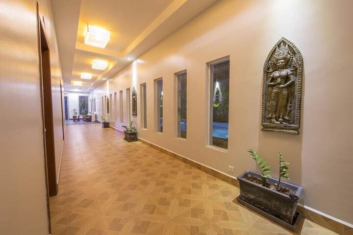 Ballroom/Hall 27 of 31