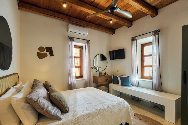 Room 2 of 82