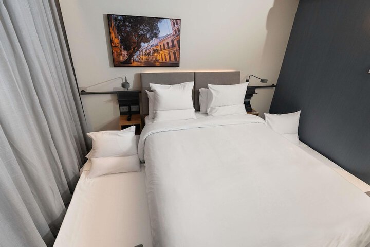Room 29 of 237