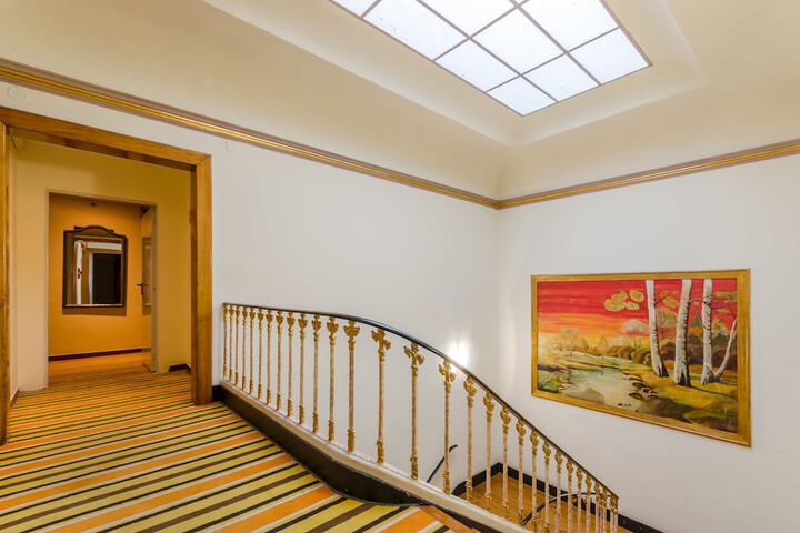 Ballroom/Hall 71 of 86