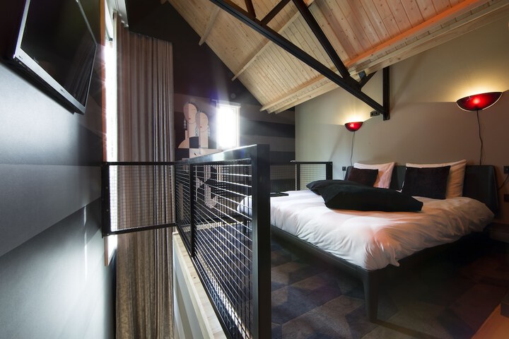 Room 15 of 51
