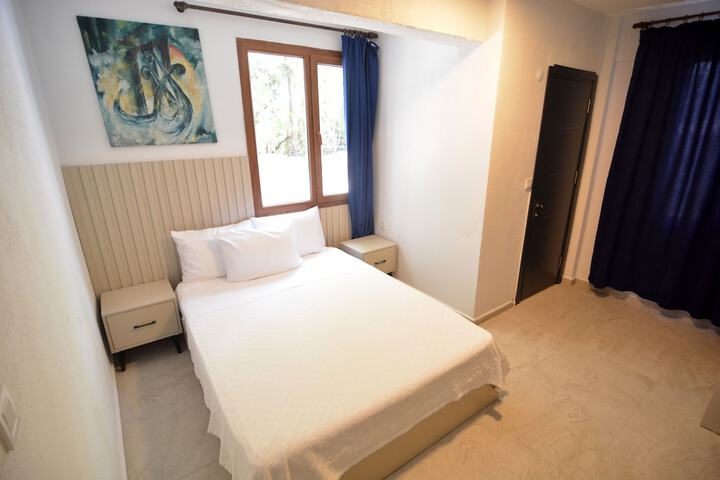 Room 2 of 39