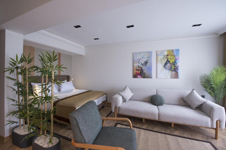 Room 8 of 25