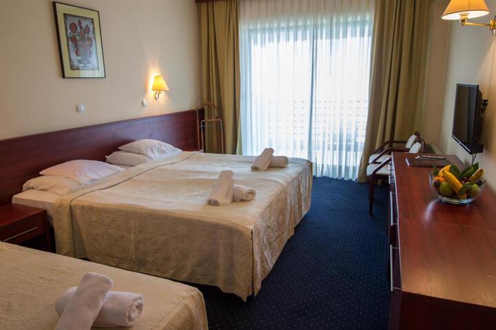 Room 21 of 96