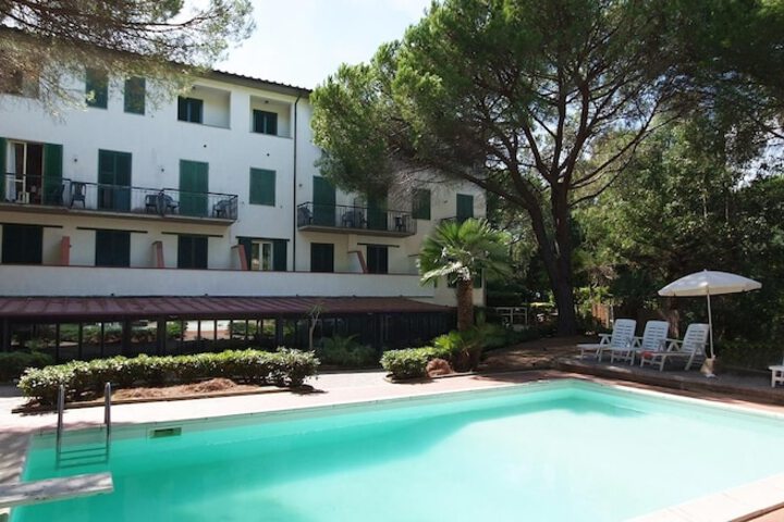 Hotel Pool