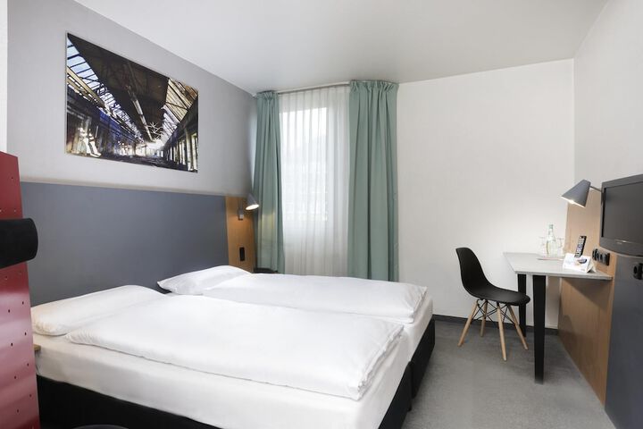 Room 6 of 35